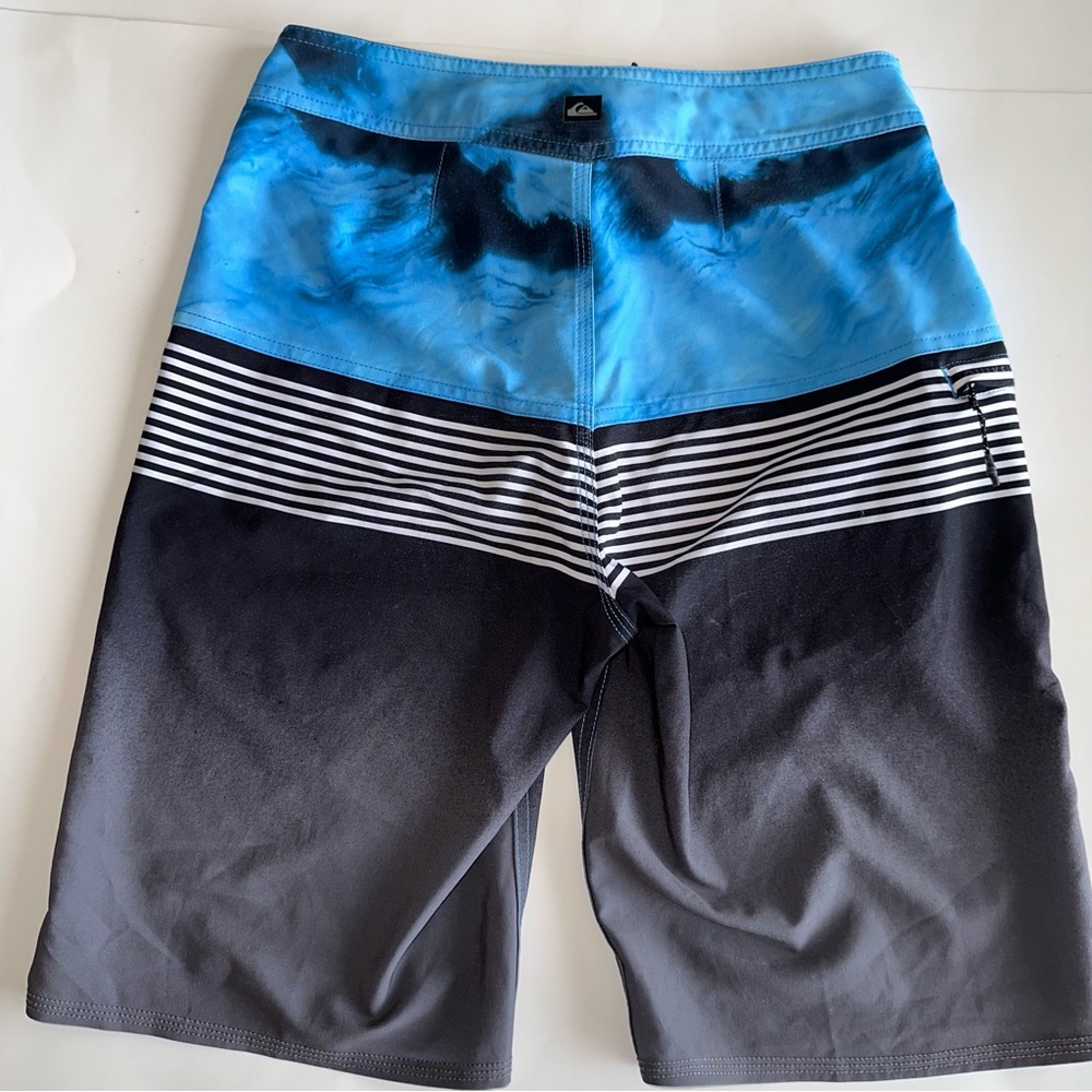 🙂4/&20 Quiksilver Board Swim Trunks - Picture 3 of 4